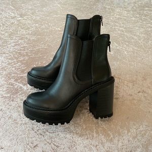Kat Black platform boots Steve Madden